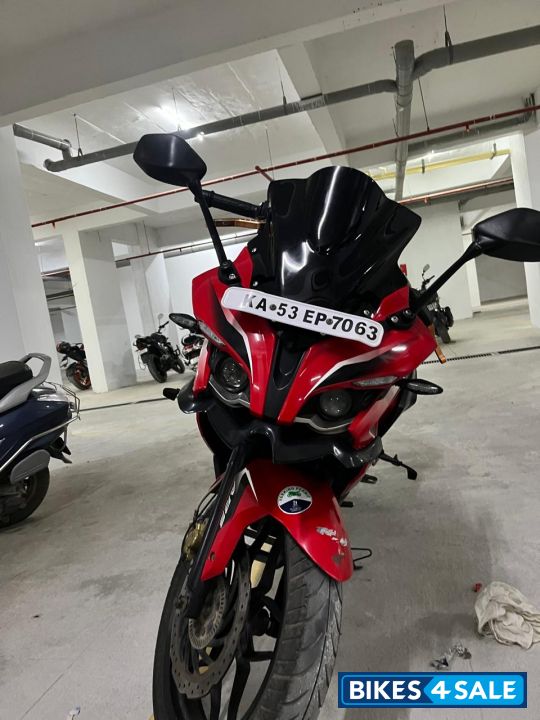 Bajaj Pulsar RS 200 ABS