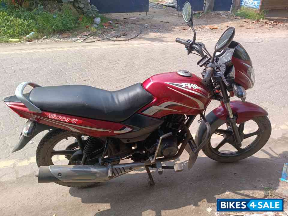 Red TVS Star Sport