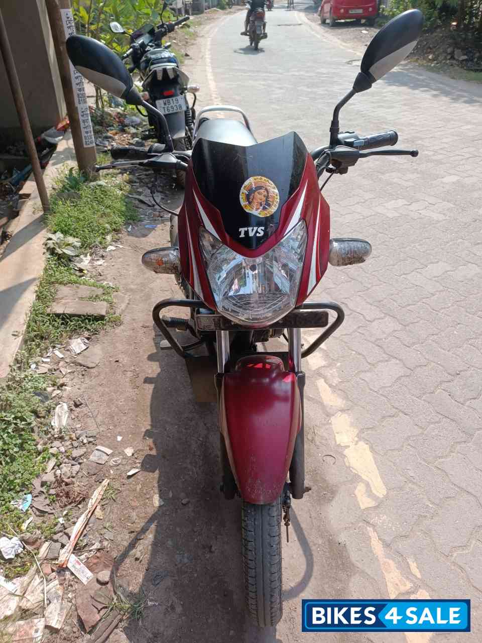 Red TVS Star Sport