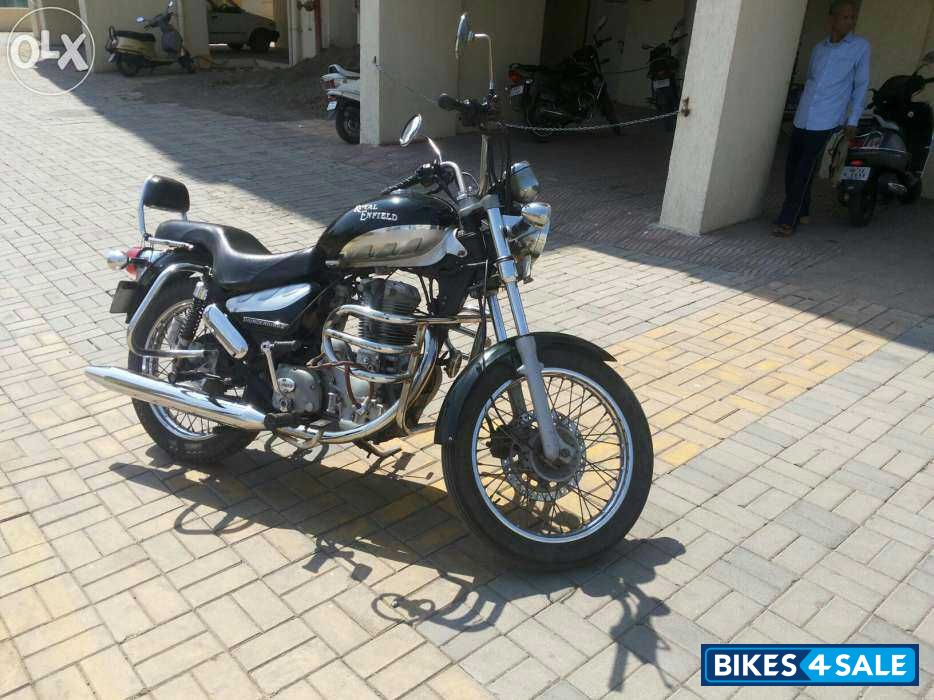 Black Royal Enfield Thunderbird Black Royal Enfield Thunderbird