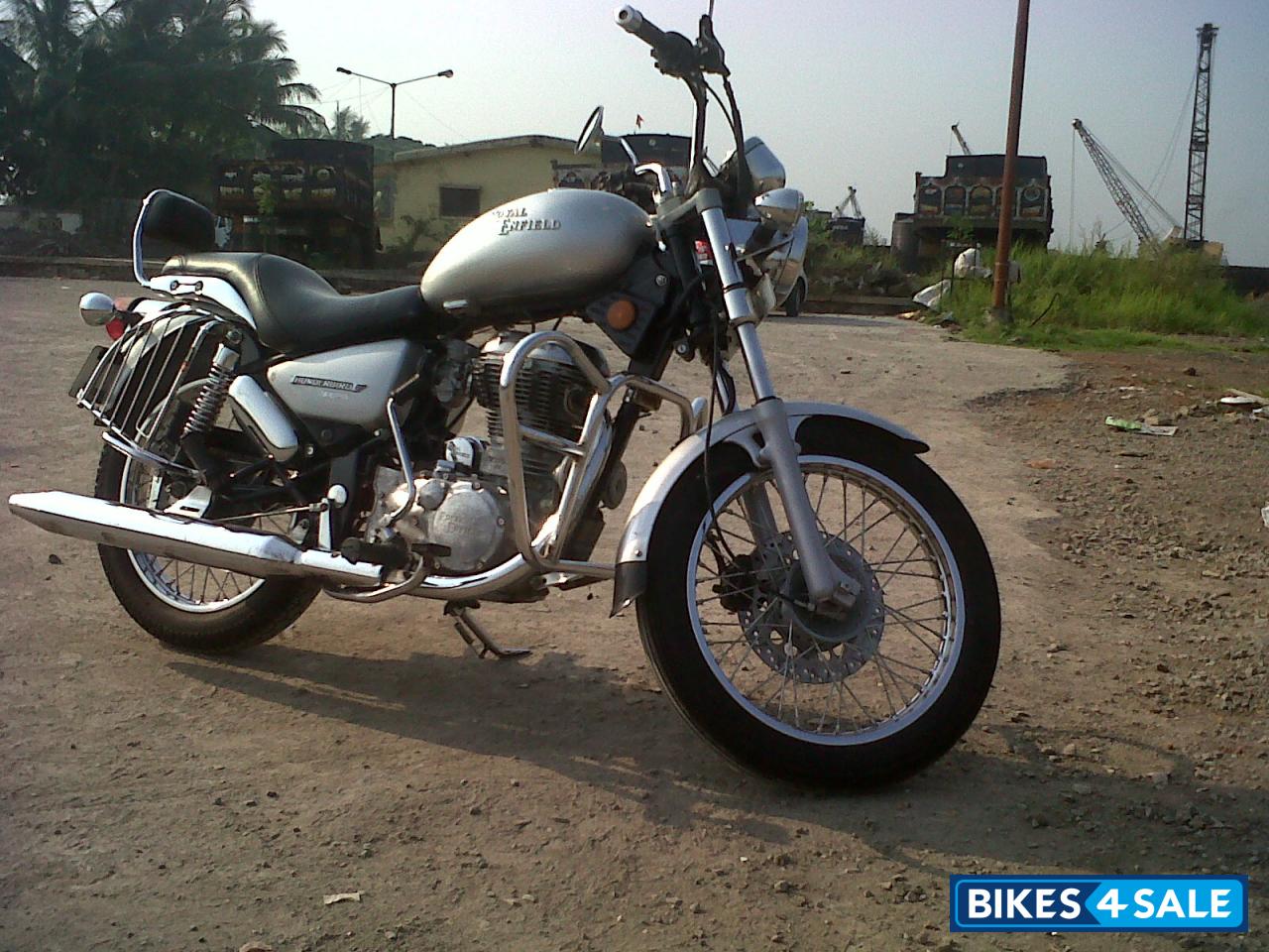 Silky Silver Royal Enfield Thunderbird TwinSpark 350