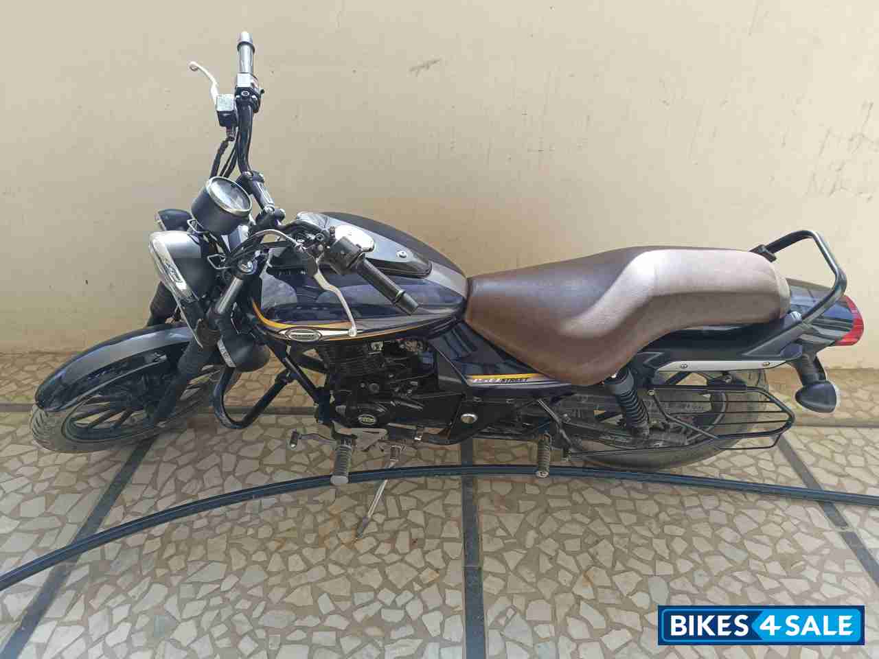 Blue Bajaj Avenger Street 150