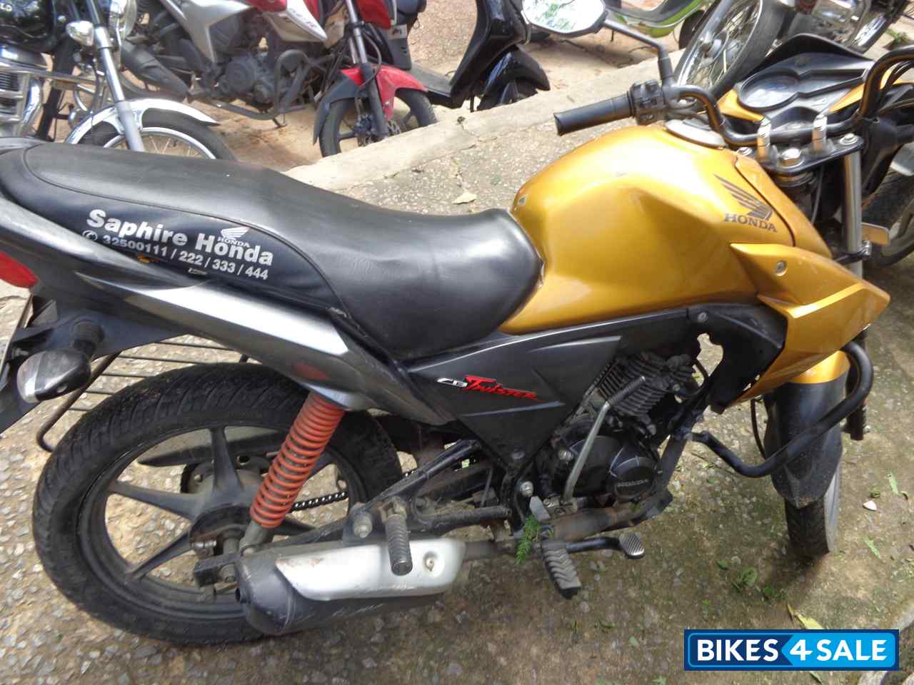 Metalic Honda CB Twister