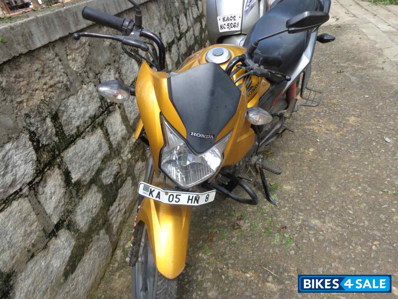 Metalic Honda CB Twister