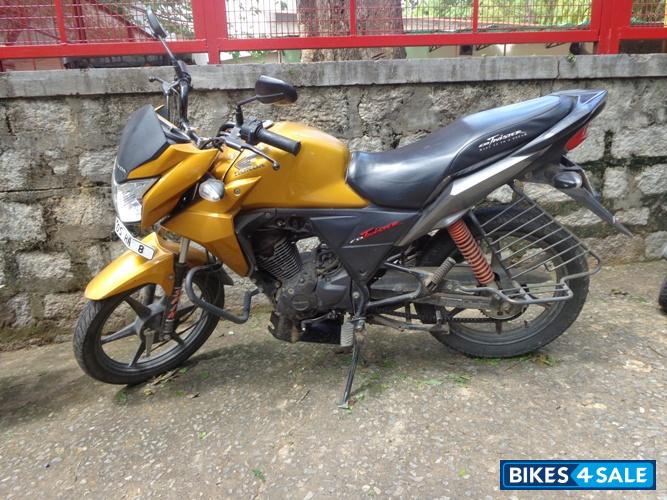 Metalic Honda CB Twister