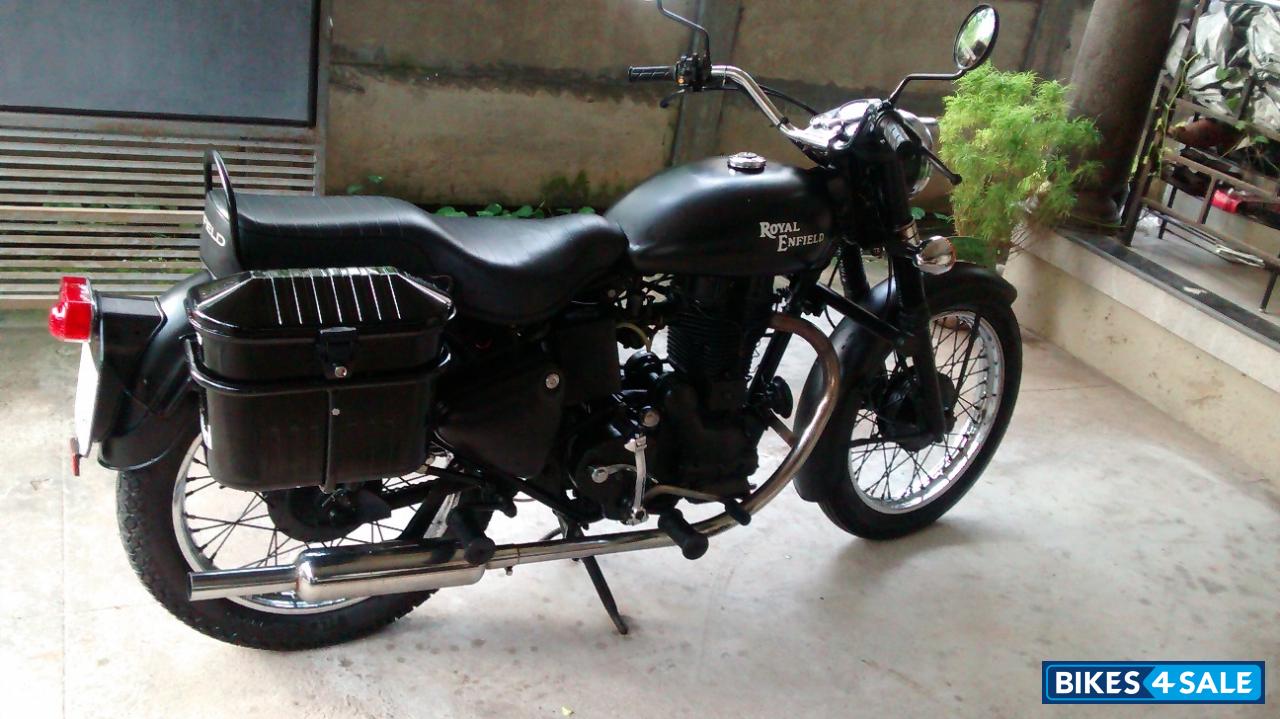Matte Black Royal Enfield Bullet Standard 350