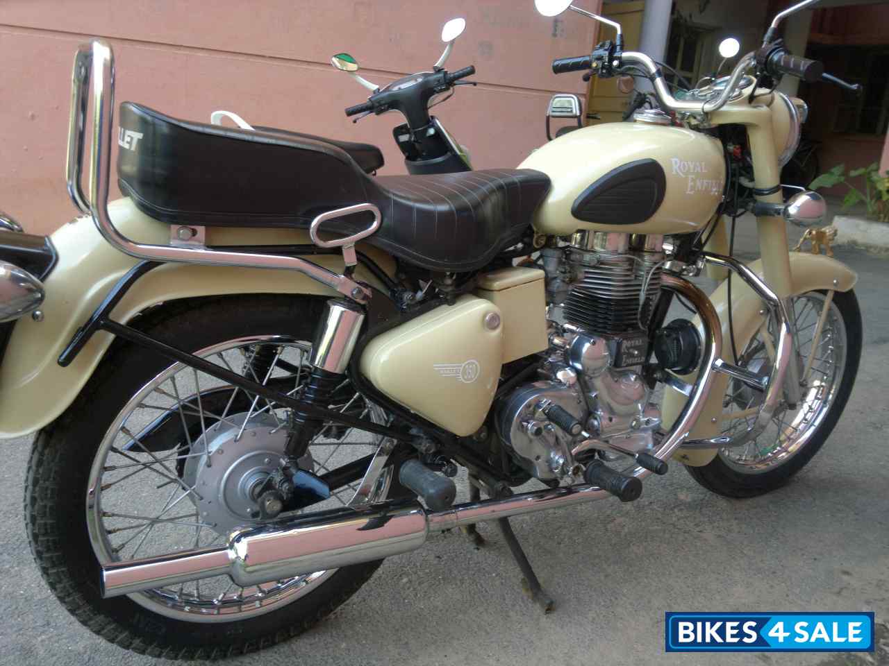 Sand Royal Enfield Vintage 1976