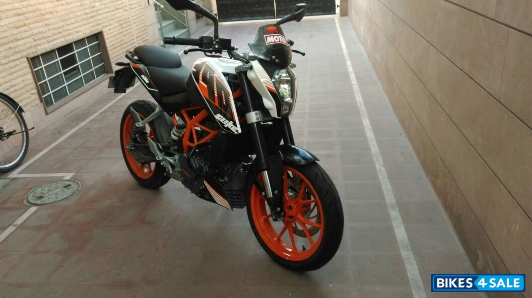 White & Orange KTM Duke 390