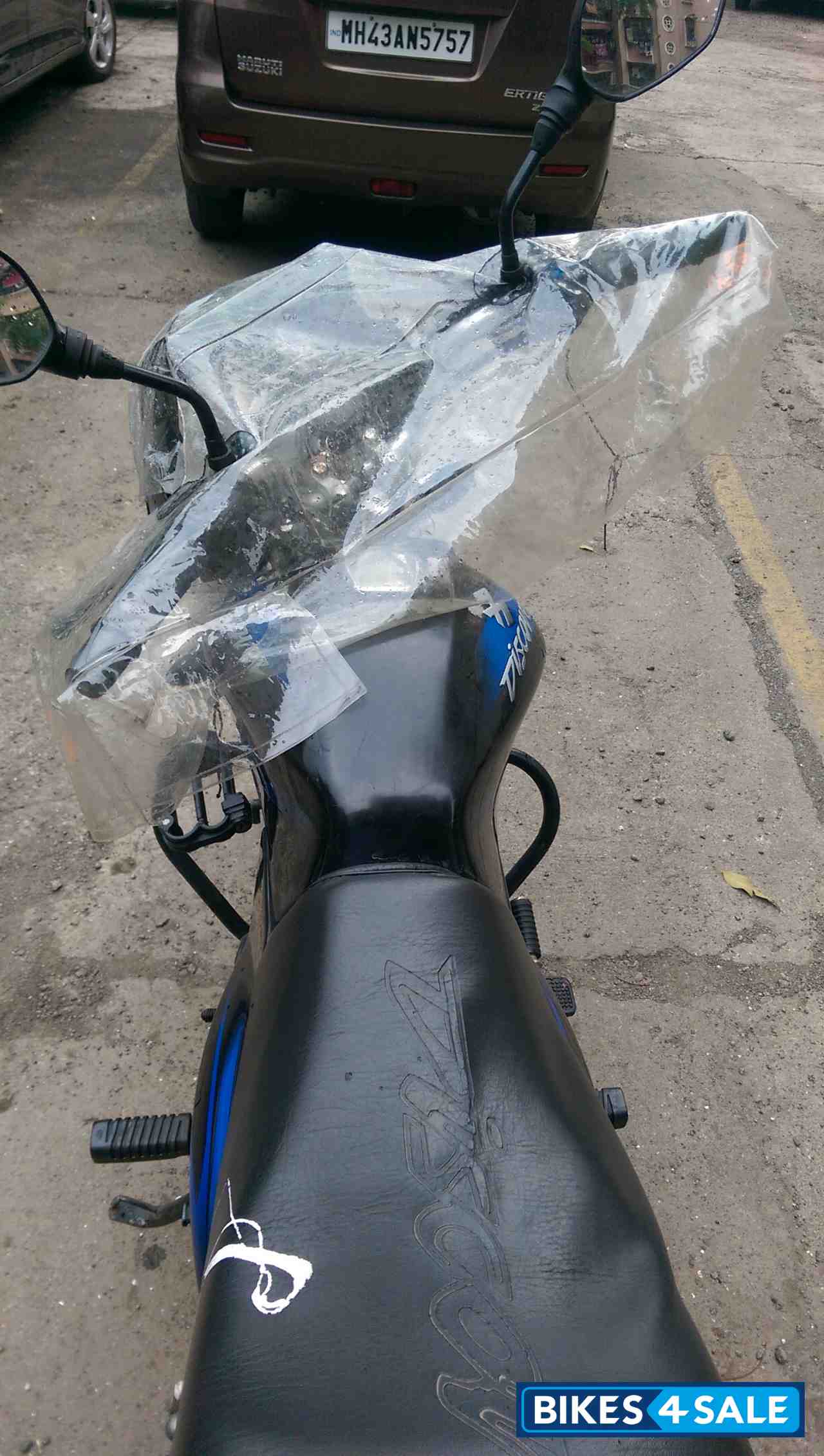 Blue Bajaj Discover DTSi 125