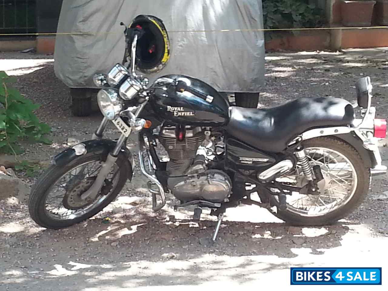Black Royal Enfield Thunderbird TwinSpark 350