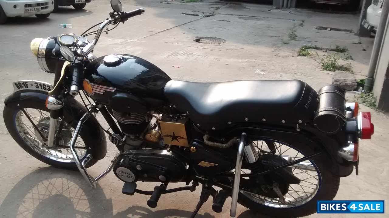 Jet Black Royal Enfield Bullet Machismo 350 Old