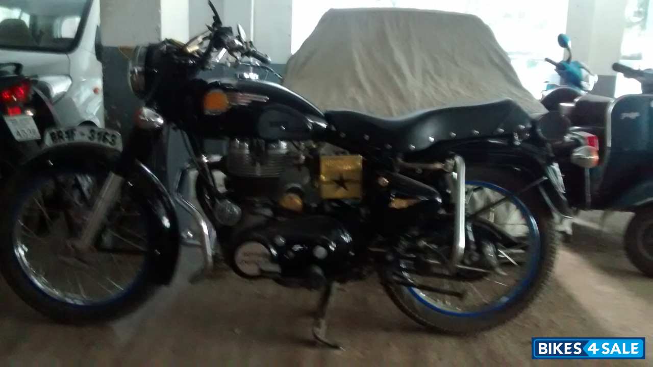 Jet Black Royal Enfield Bullet Machismo 350 Old