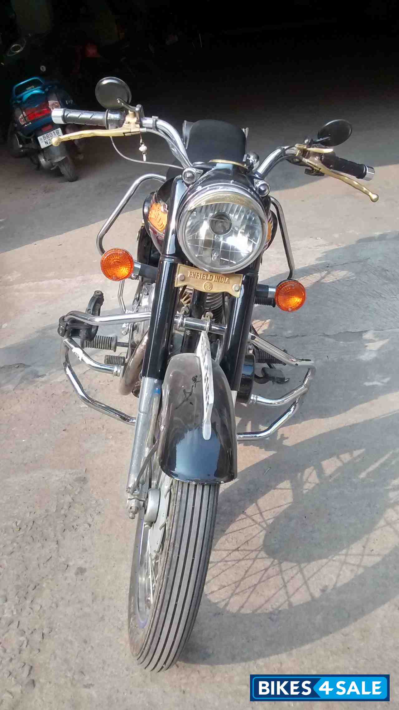 Jet Black Royal Enfield Bullet Machismo 350 Old