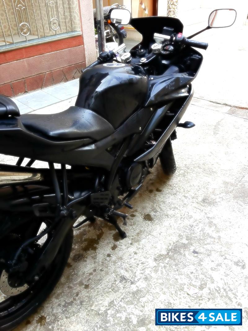 Matte Black Yamaha YZF R15 V2