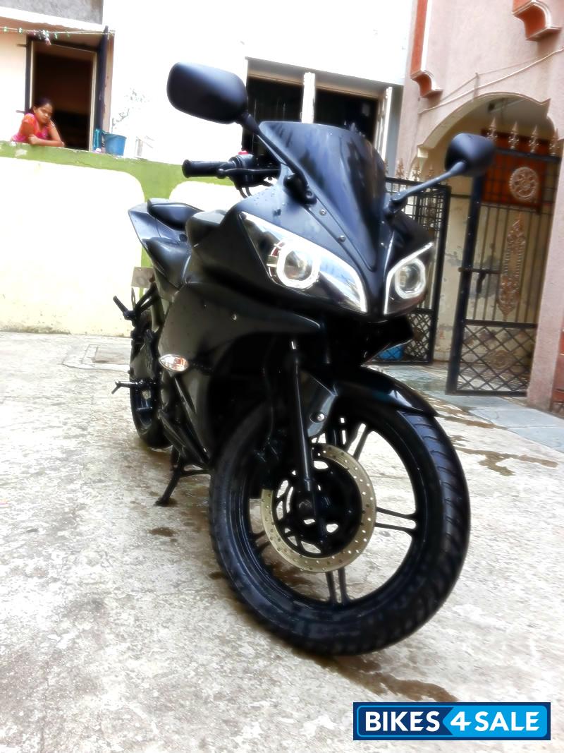 Matte Black Yamaha YZF R15 V2