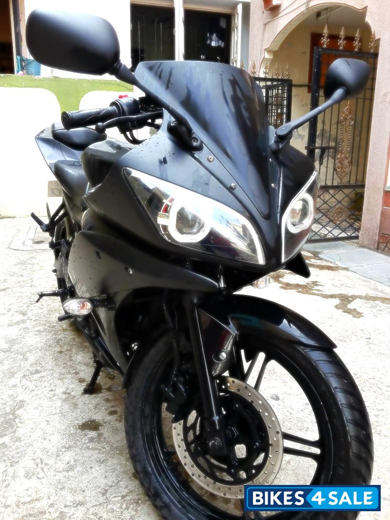 Matte Black Yamaha YZF R15 V2