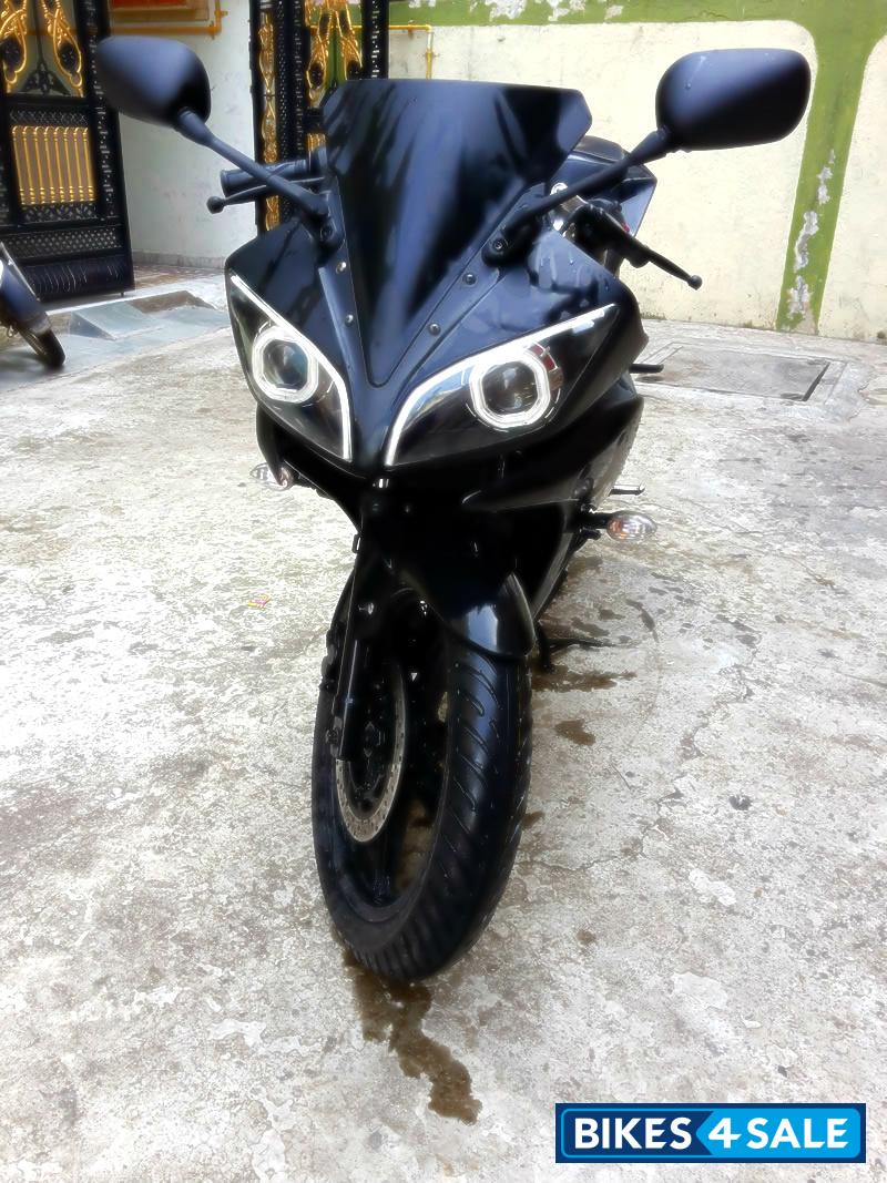 Matte Black Yamaha YZF R15 V2