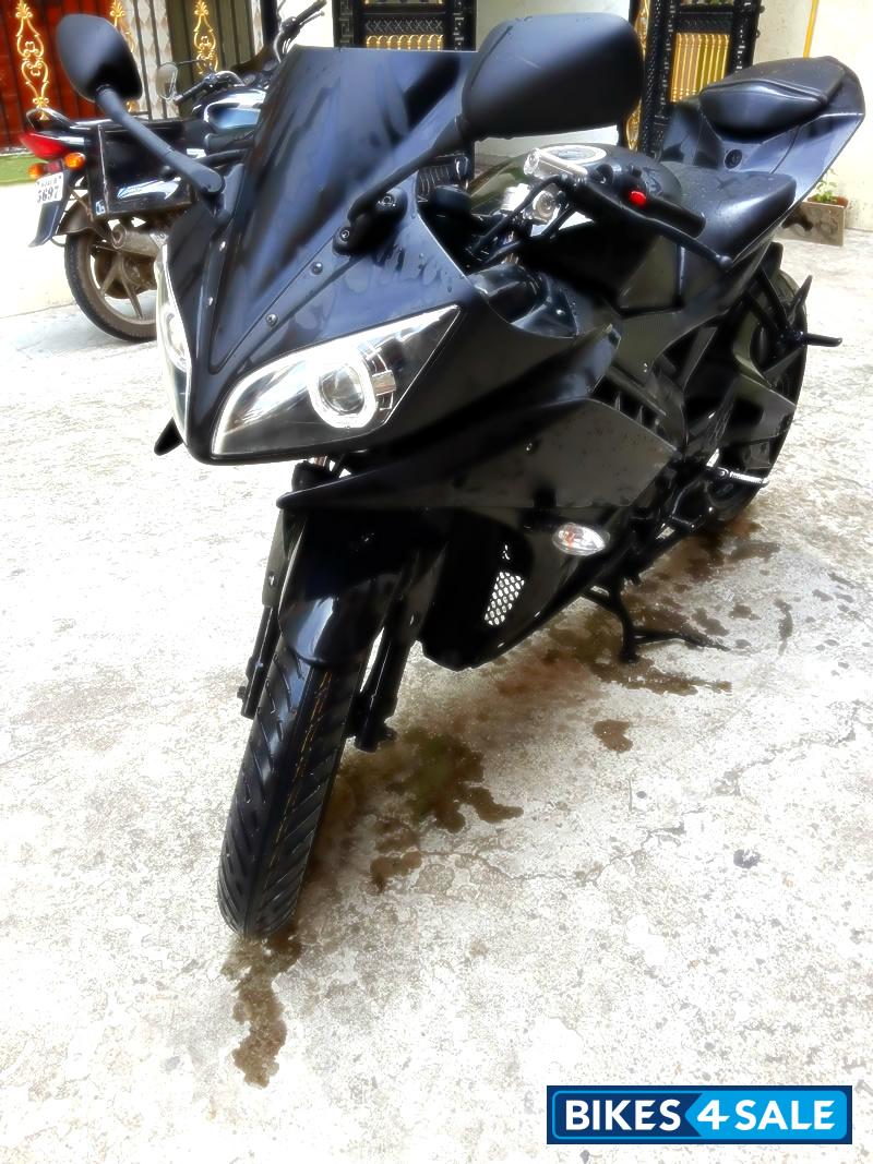 Matte Black Yamaha YZF R15 V2