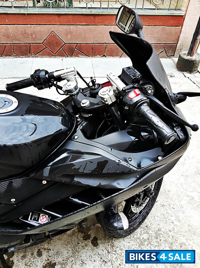 Matte Black Yamaha YZF R15 V2