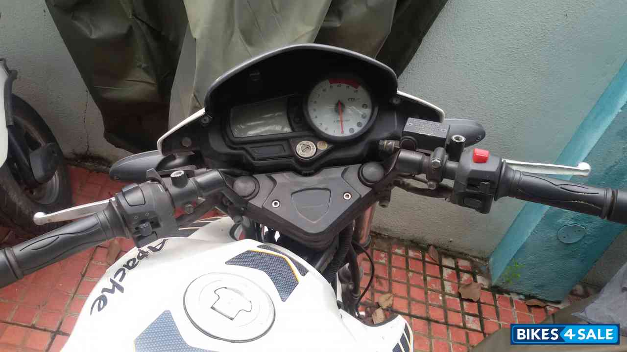 White TVS Apache RTR 180 ABS