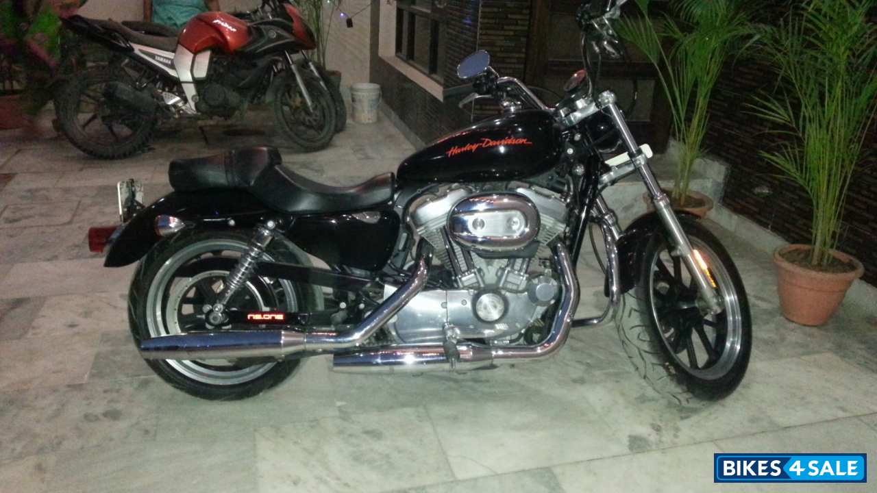 Black Harley Davidson XL 883L Sportster