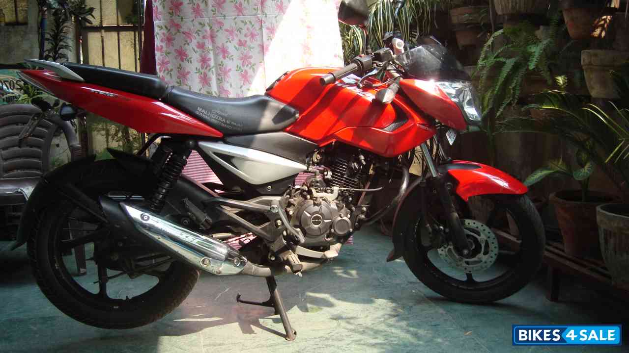 P.red Bajaj Pulsar 135LS