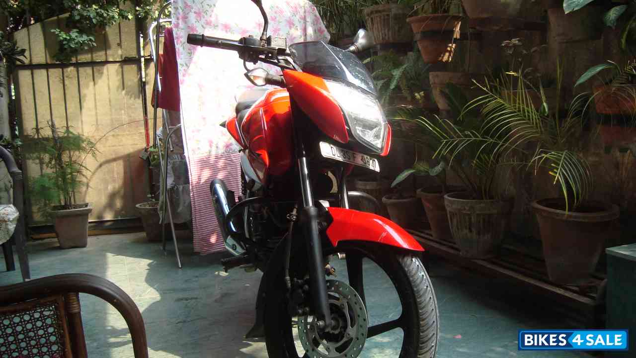 P.red Bajaj Pulsar 135LS
