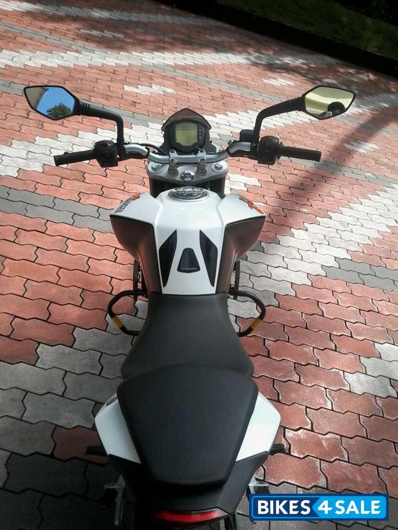 White KTM Duke 200 White KTM Duke 200