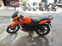 Orang TVS Apache RTR FI 160