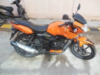 Orang TVS Apache RTR FI 160