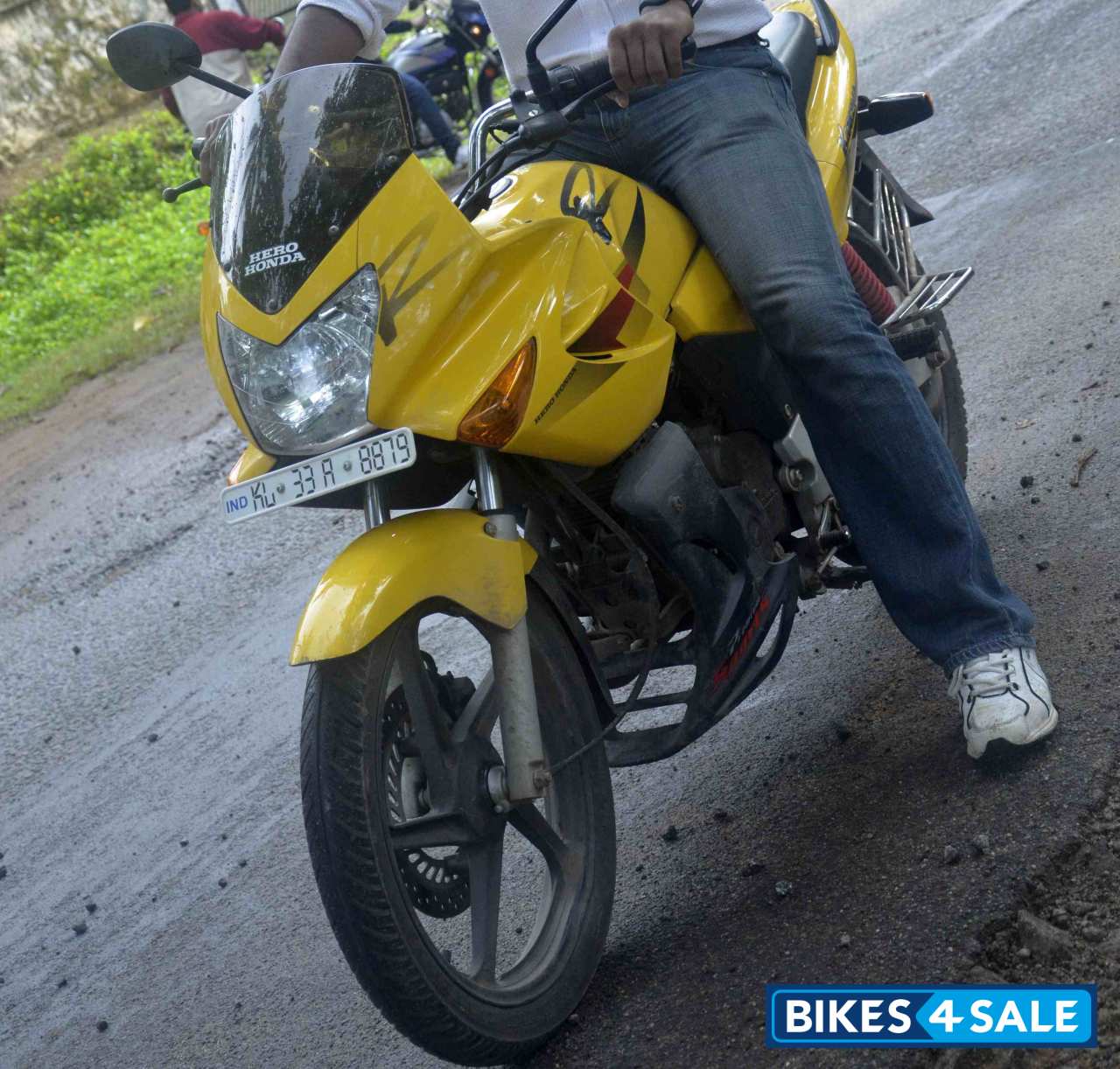 Yellow Hero Karizma R