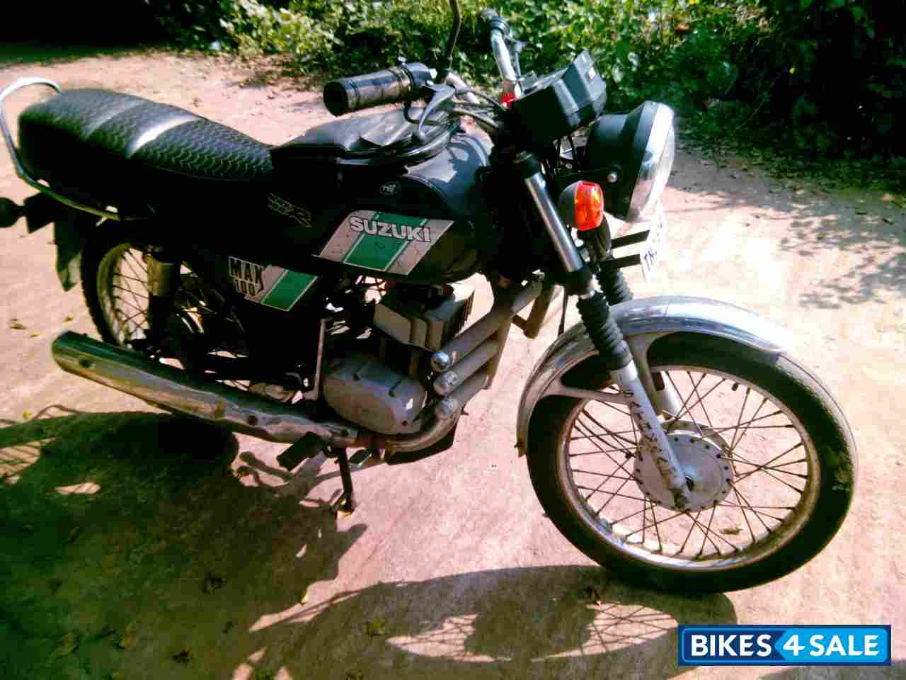 Green TVS MAX 100R Green TVS MAX 100R