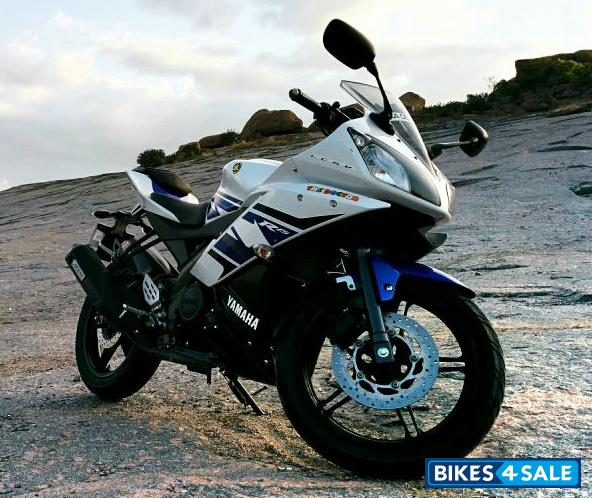 Blue N White Yamaha YZF R15 V2