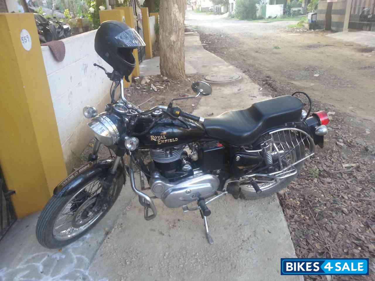 Black Royal Enfield Bullet Standard 350