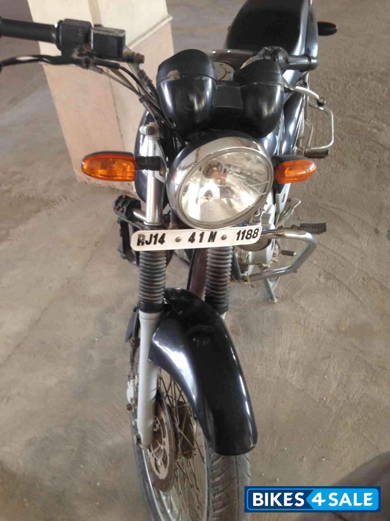 Black Bajaj Pulsar 150 Round Headlight Picture 3. Bike ID 118037. Bike