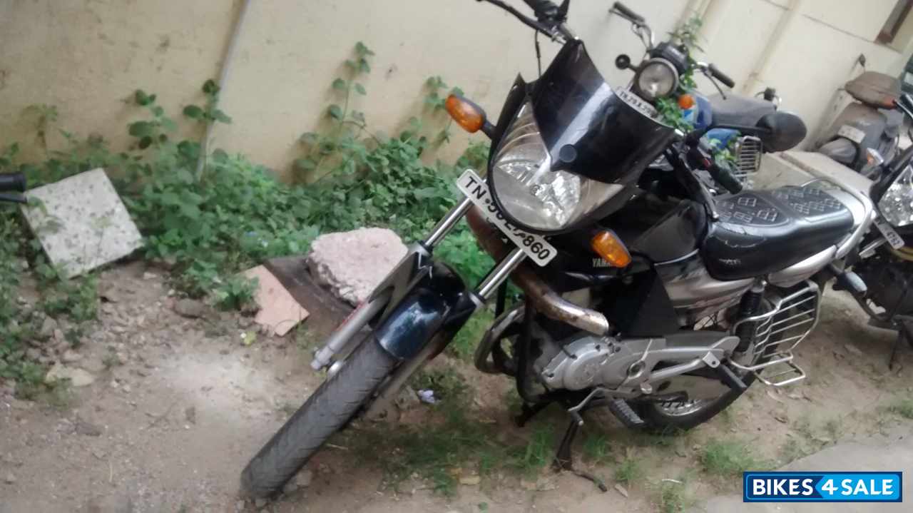 Black With Silver Yamaha Libero G5