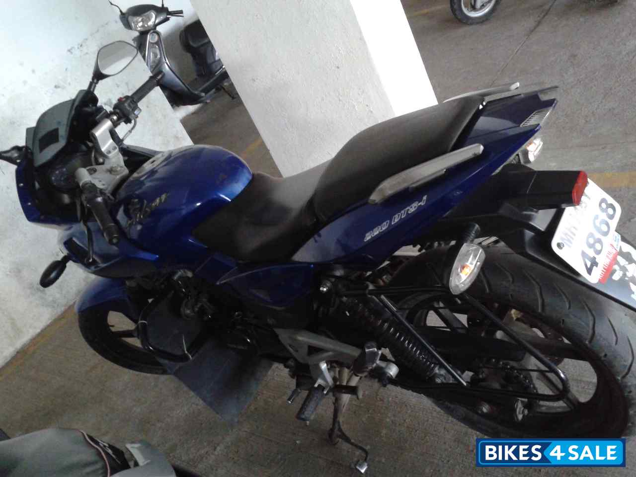 Blue Bajaj Pulsar 220 DTSi