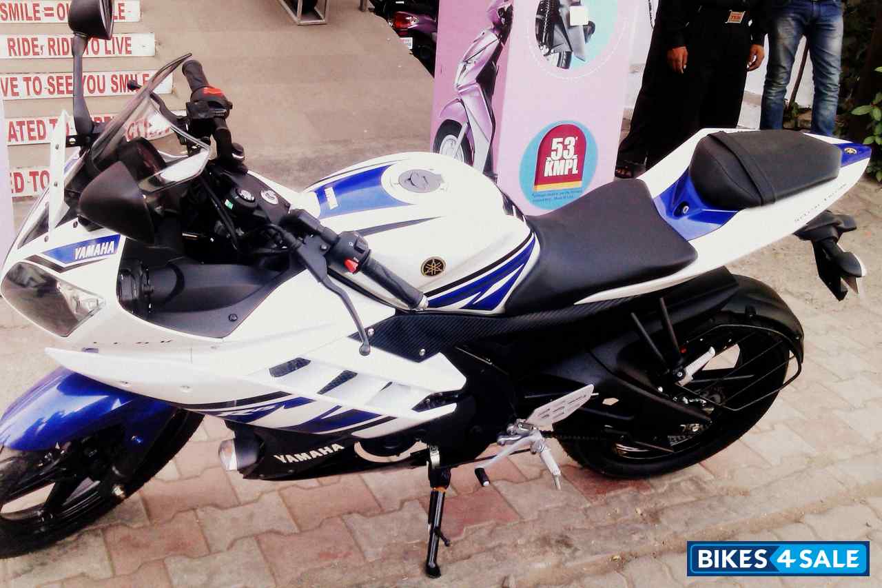 Blue White Yamaha YZF R15 V2