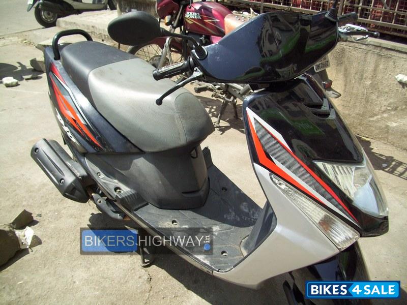 Black Honda Dio