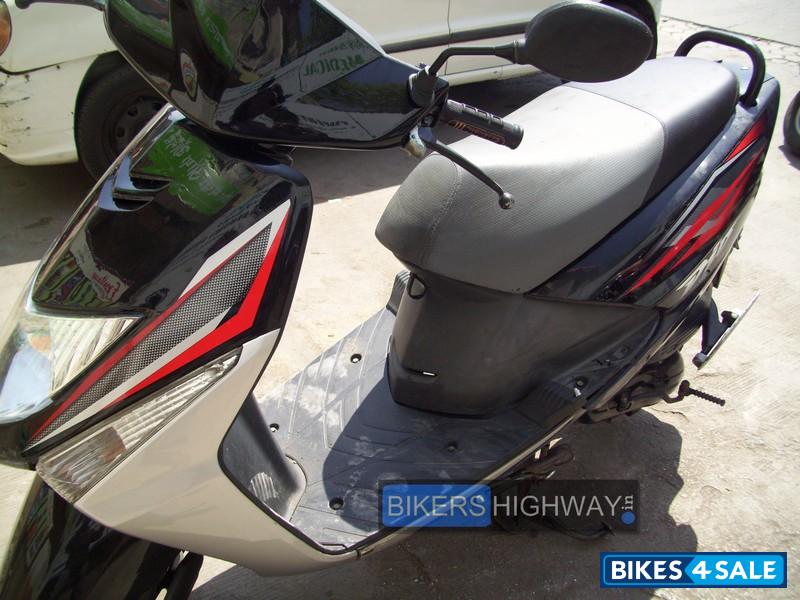 Black Honda Dio