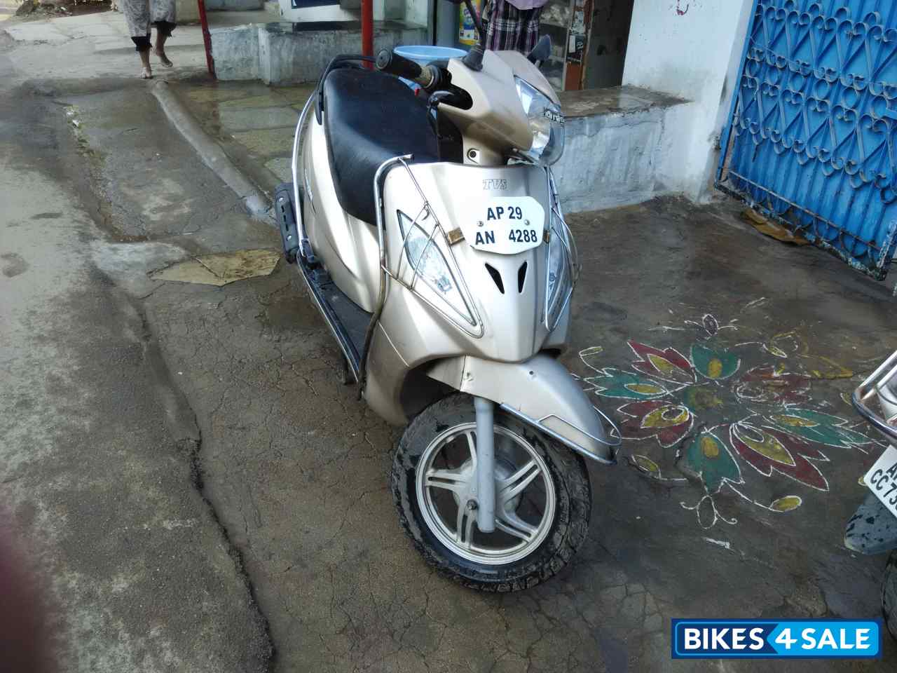 Gold TVS Wego