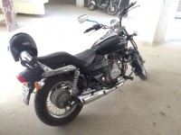 Black Bajaj Avenger 220 DTS-i