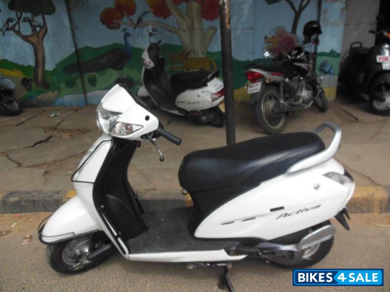 White Honda Activa