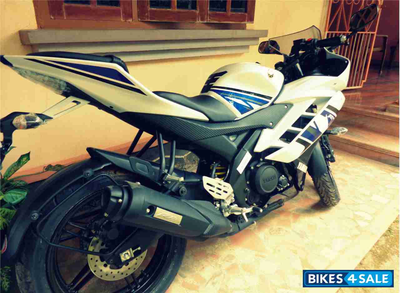 Blue White Yamaha YZF R15 V2