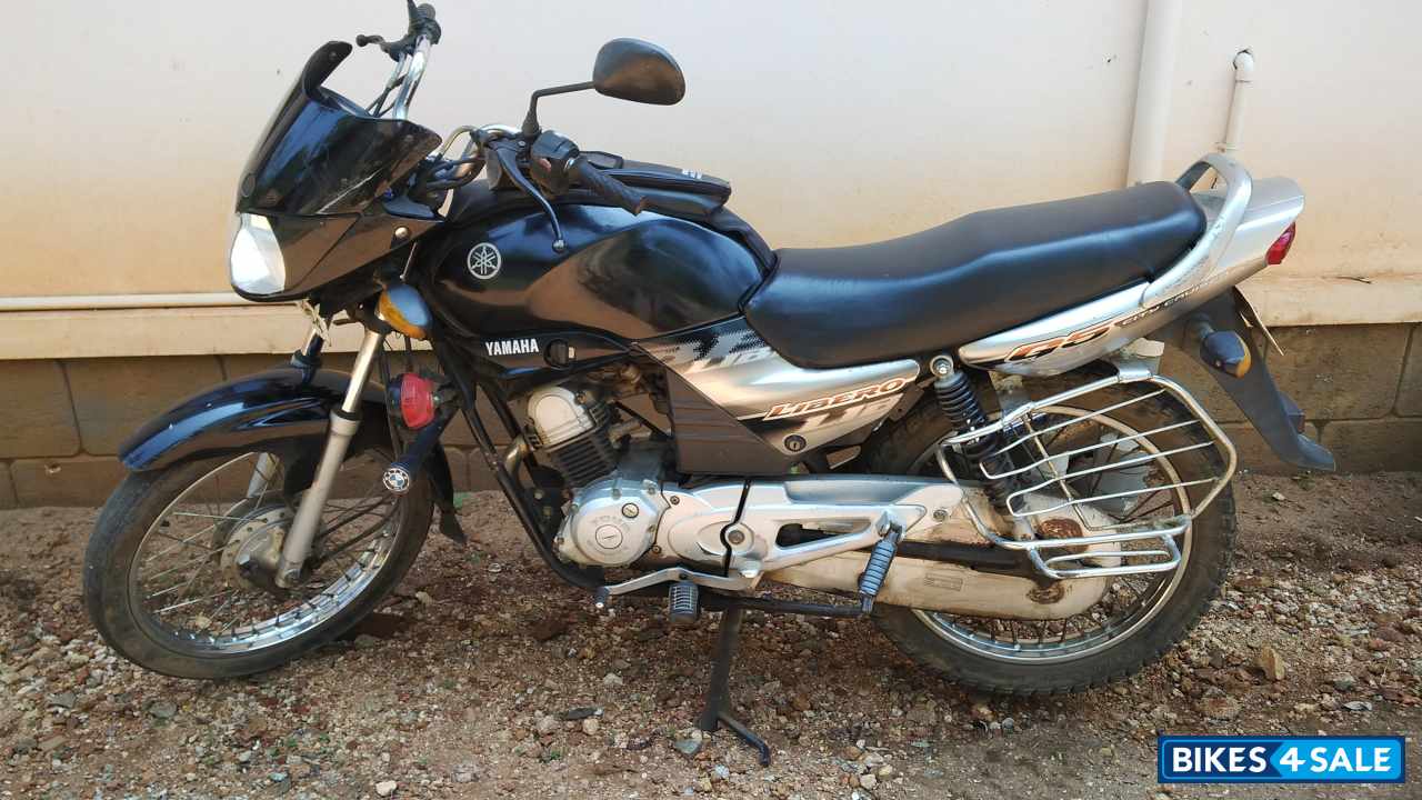 Black & Silver Combination Yamaha Libero G5