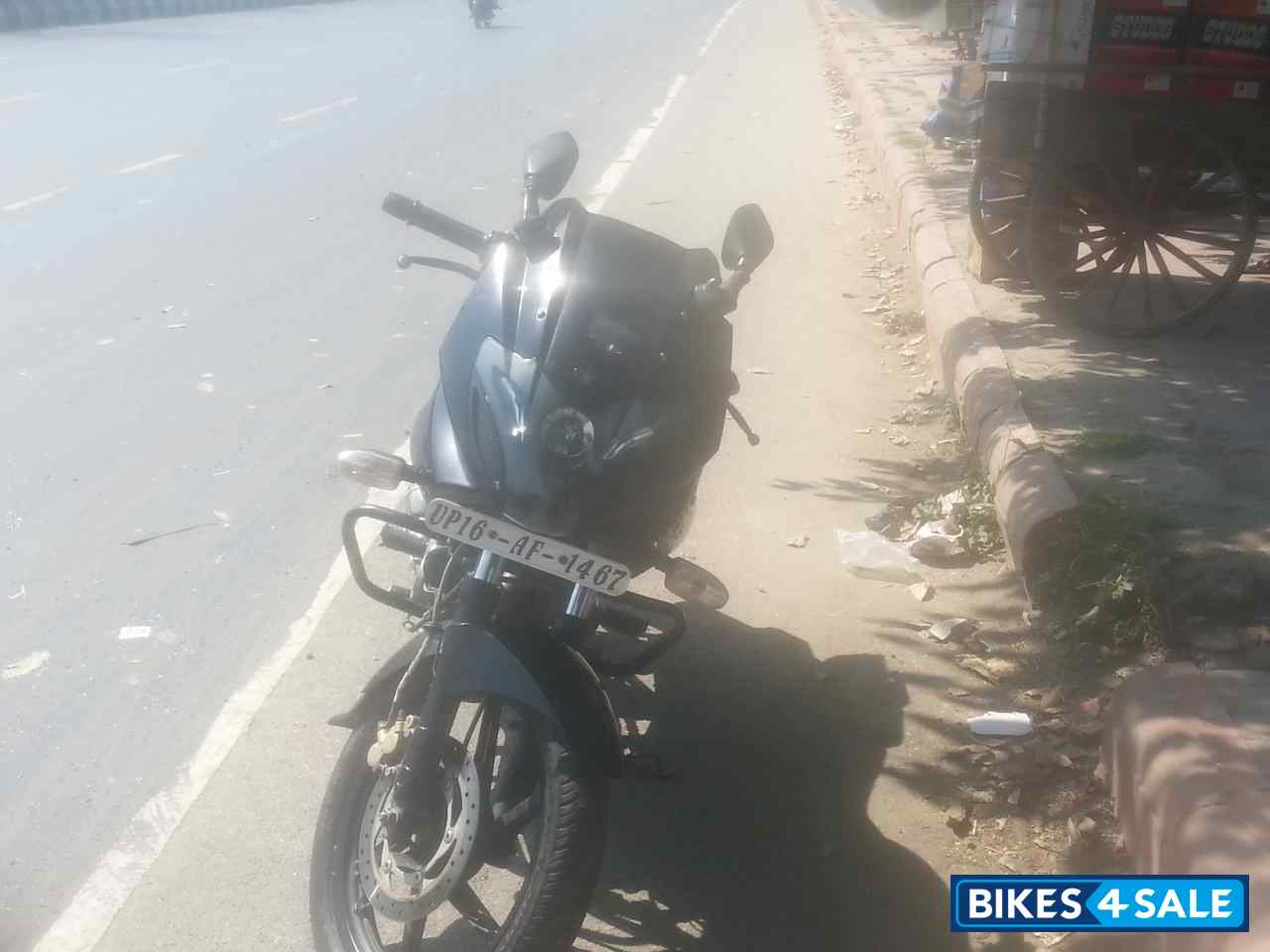 Black Bajaj Pulsar 220 DTSFi