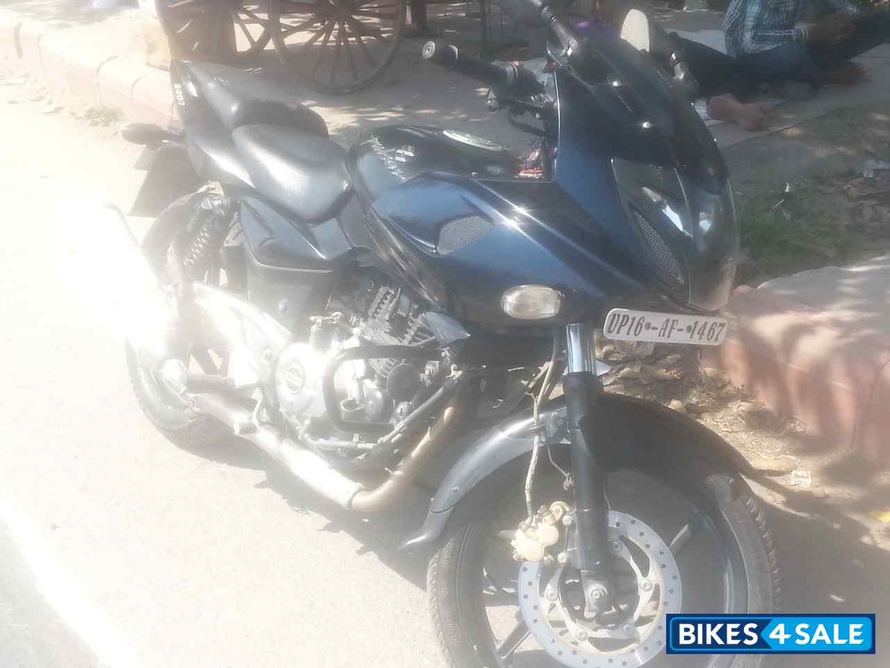 Black Bajaj Pulsar 220 DTSFi