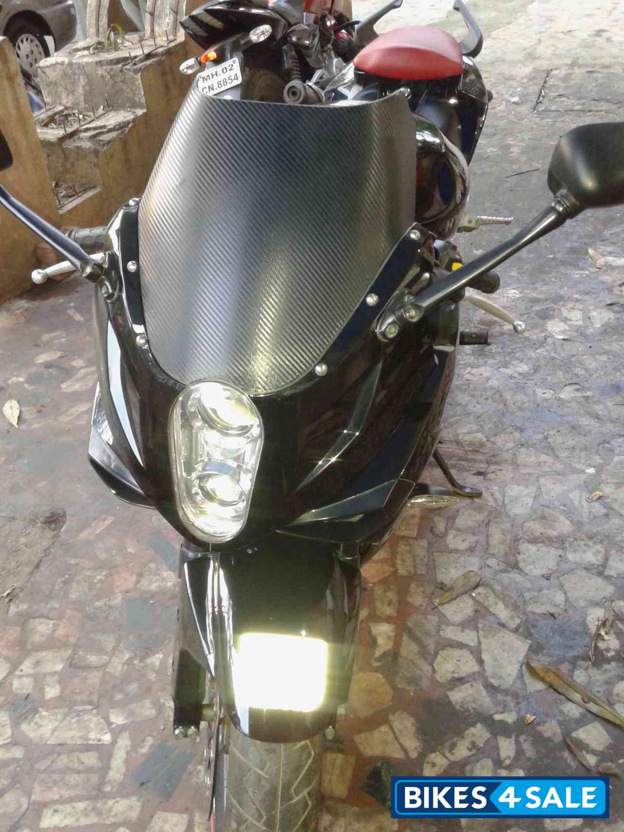 Black Hyosung GT650R