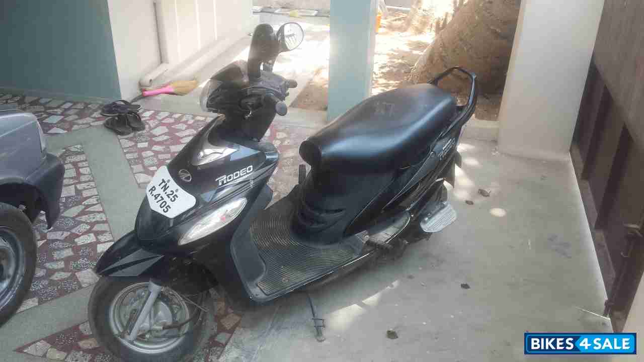 Black Mahindra Rodeo