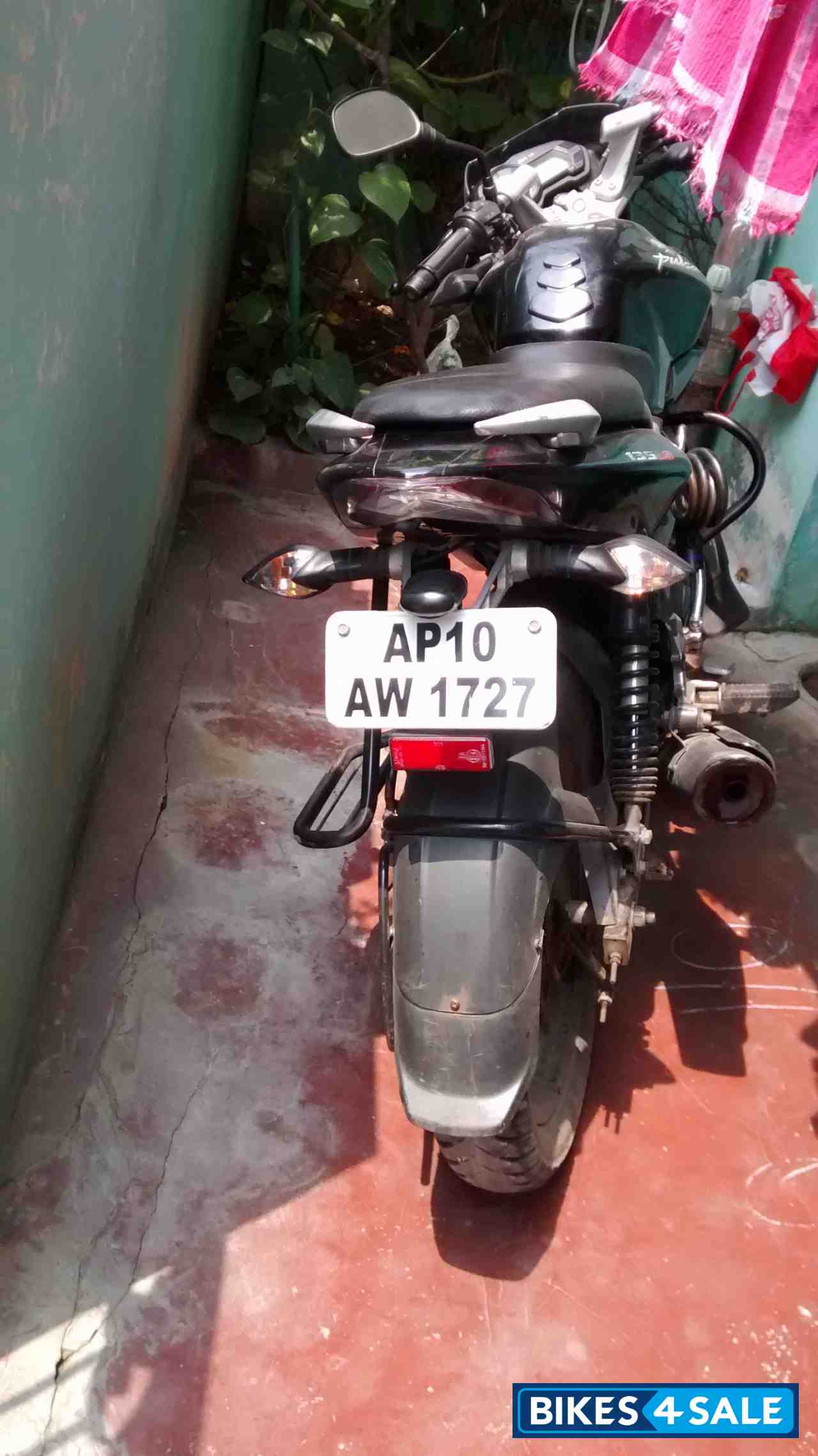 Black Bajaj Pulsar 135LS